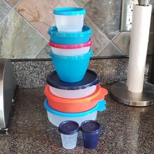 NIP Tupperware Bowls Lot